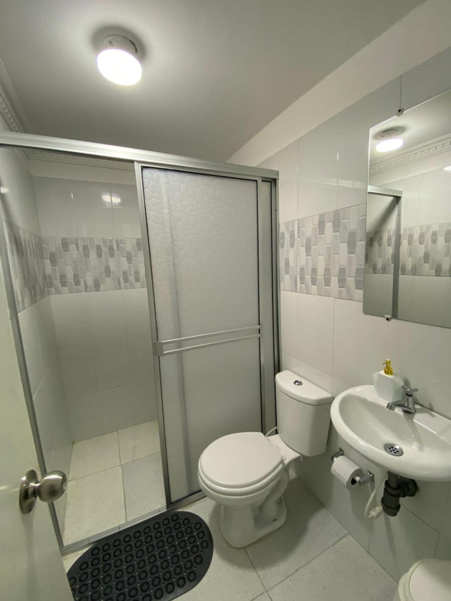 Habitación en casa particular Habitación Independiente Cerca Al Aeropuerto 1