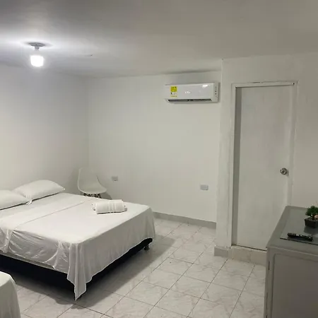 Habitación en casa particular Habitación Independiente Cerca Al Aeropuerto 1