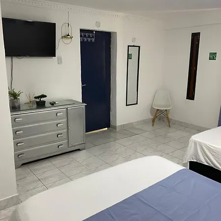 Habitación Independiente Cerca Al Aeropuerto 1 Habitación en casa particular