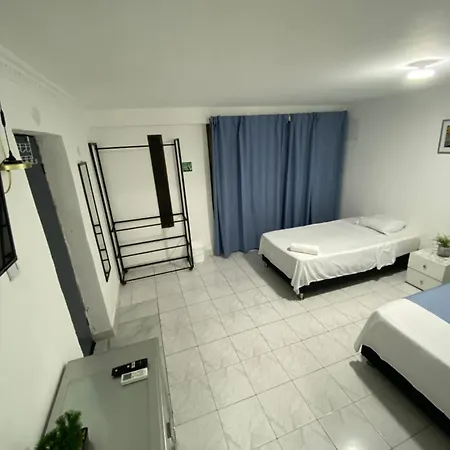 Habitación Independiente Cerca Al Aeropuerto 1 Habitación en casa particular *