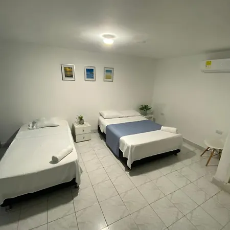 Habitación Independiente Cerca Al Aeropuerto 1 Habitación en casa particular
