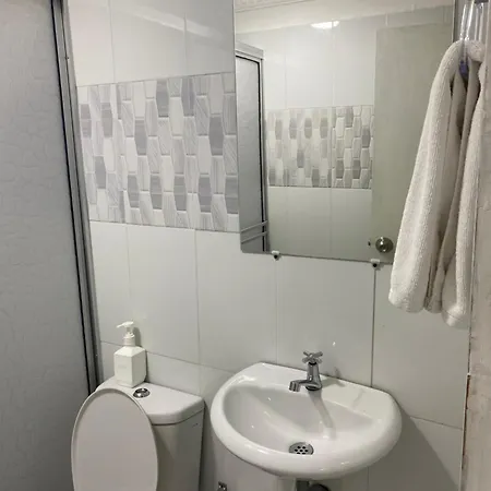 Habitación Independiente Cerca Al Aeropuerto 1 * Cartagena