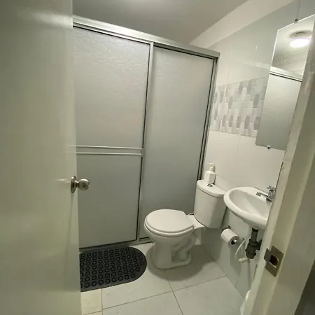 Habitación en casa particular Habitación Independiente Cerca Al Aeropuerto 1 *