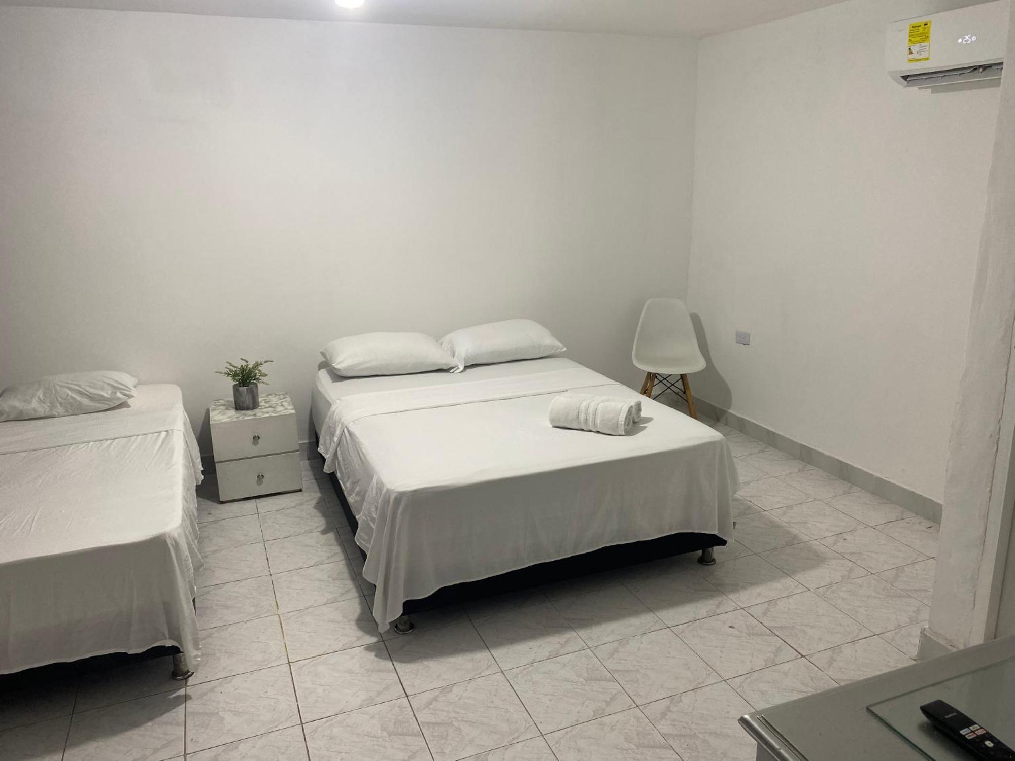 Habitación en casa particular Habitación Independiente Cerca Al Aeropuerto 1 *