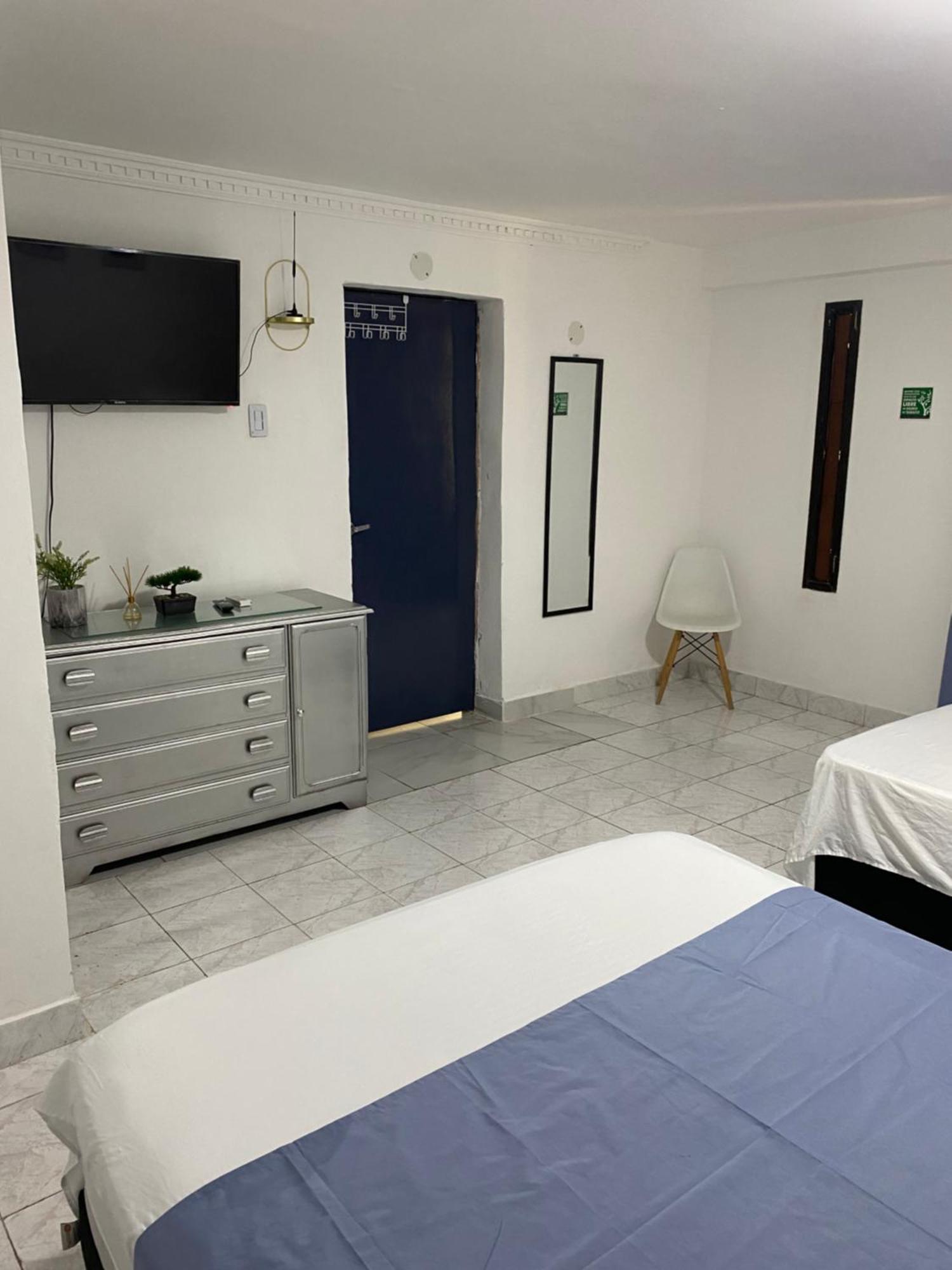 Habitación Independiente Cerca Al Aeropuerto 1 Habitación en casa particular
